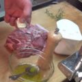 肉汁を観てください(笑)ローストポークの作り方　レシピ動画です。